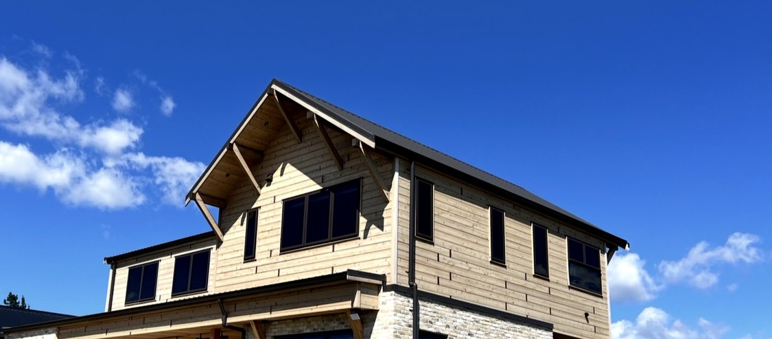 Exterior corner and side access detail
